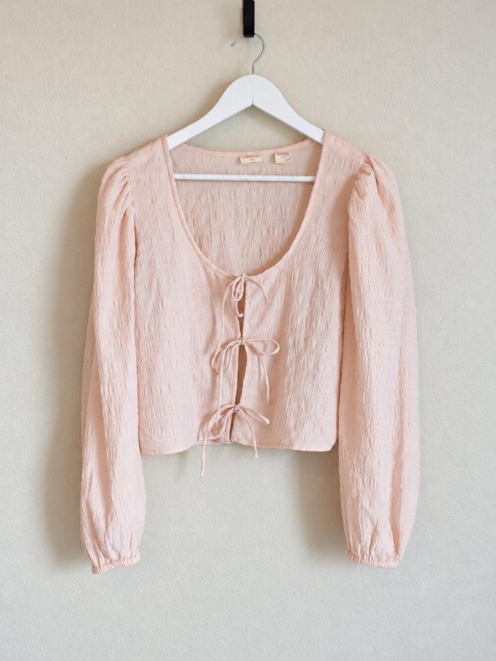 Levi’s Fawn Tie Blouse Pink Tie Front Puff Sleeve Crop Top M